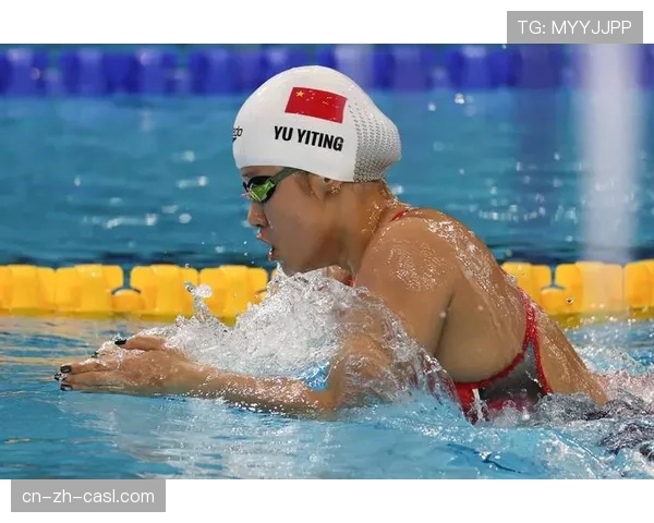 游泳世界杯观众席惊现“求婚成功”一幕，赛事转播镜头暖心捕捉